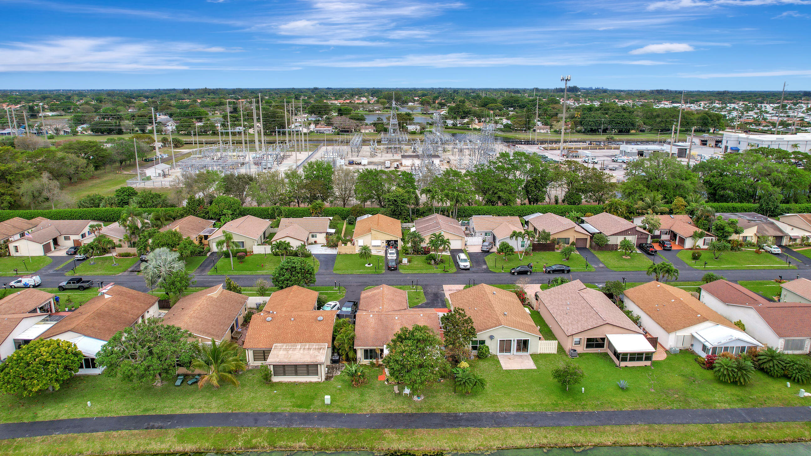 5162 Mirror Lakes Boulevard