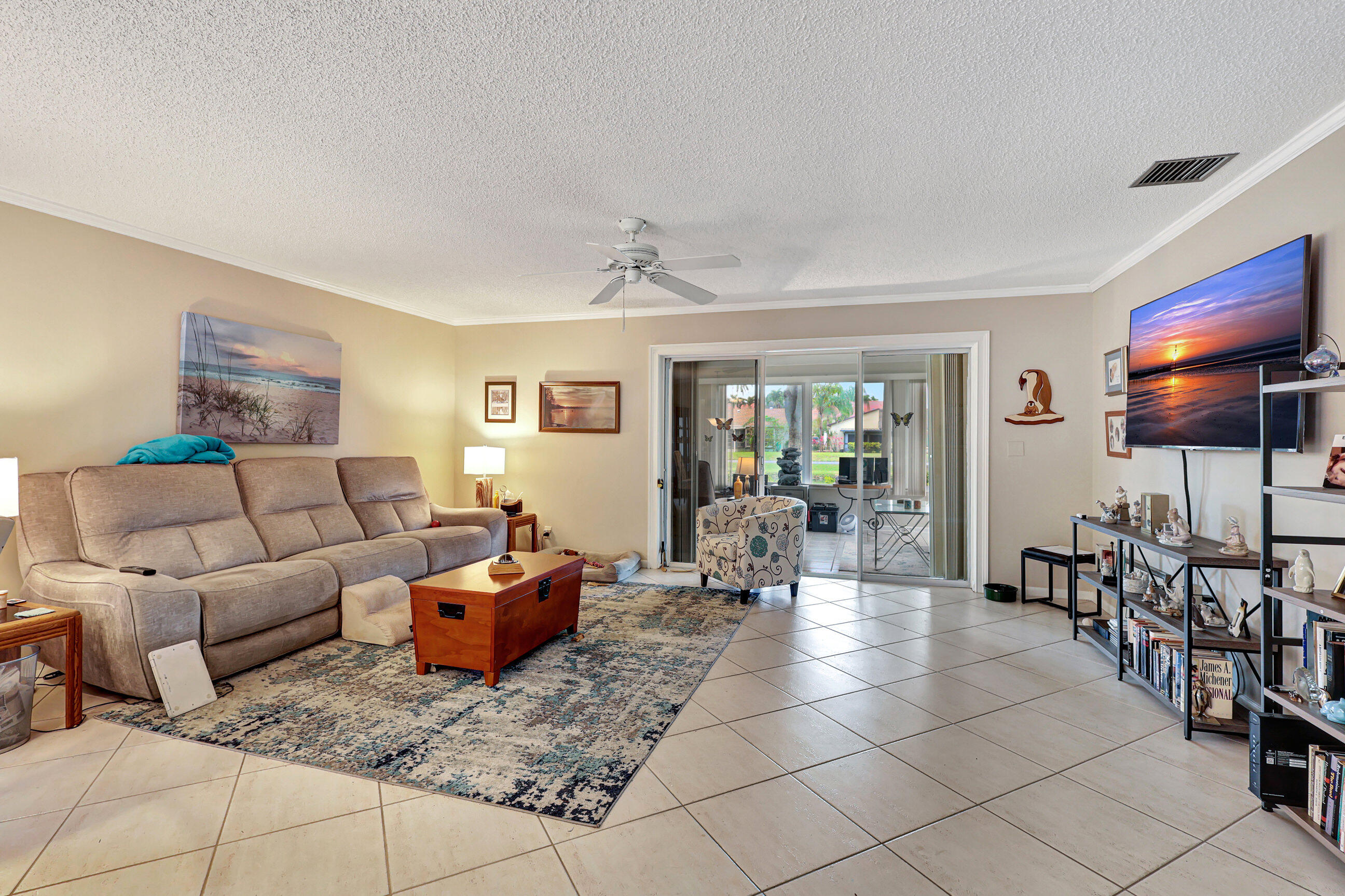 5162 Mirror Lakes Boulevard