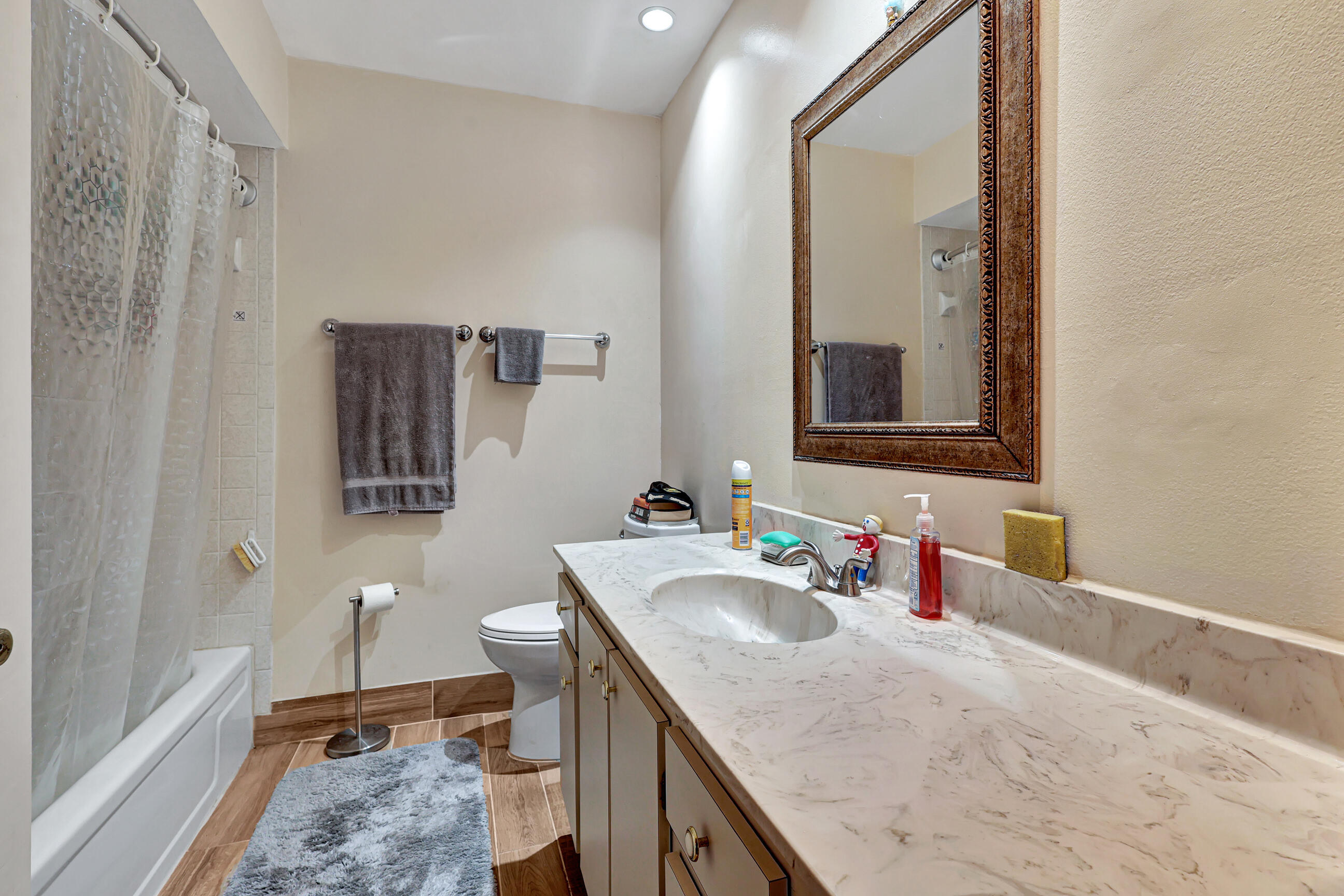 5162 Mirror Lakes Boulevard