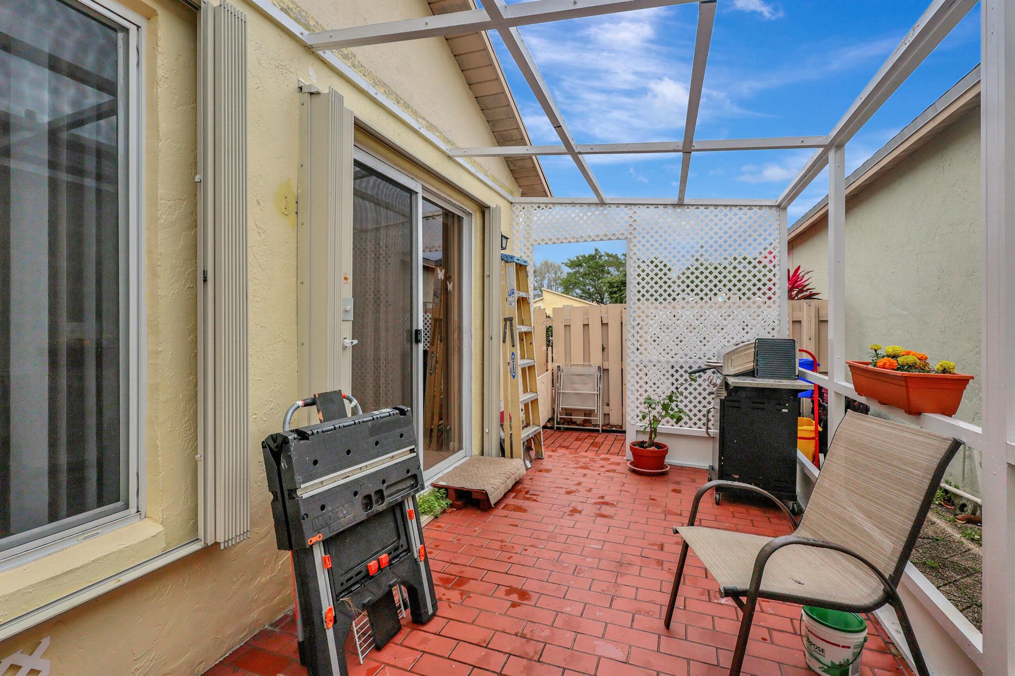 5162 Mirror Lakes Boulevard