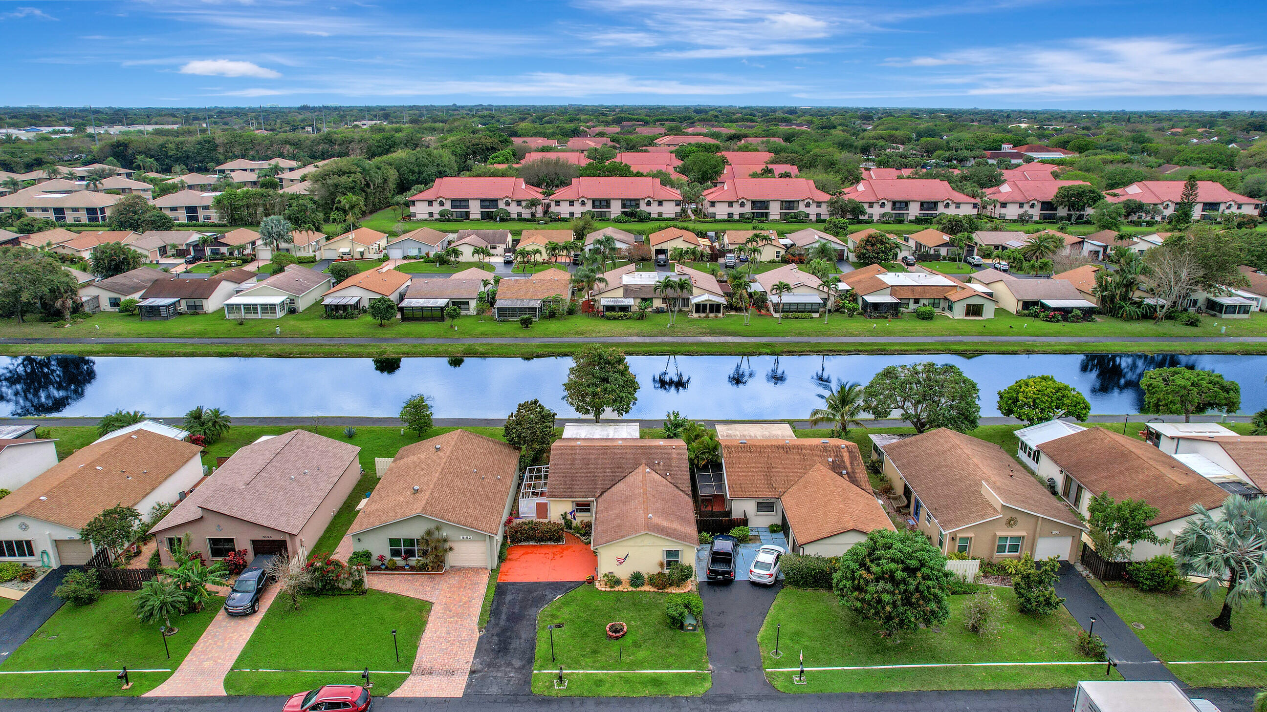 5162 Mirror Lakes Boulevard