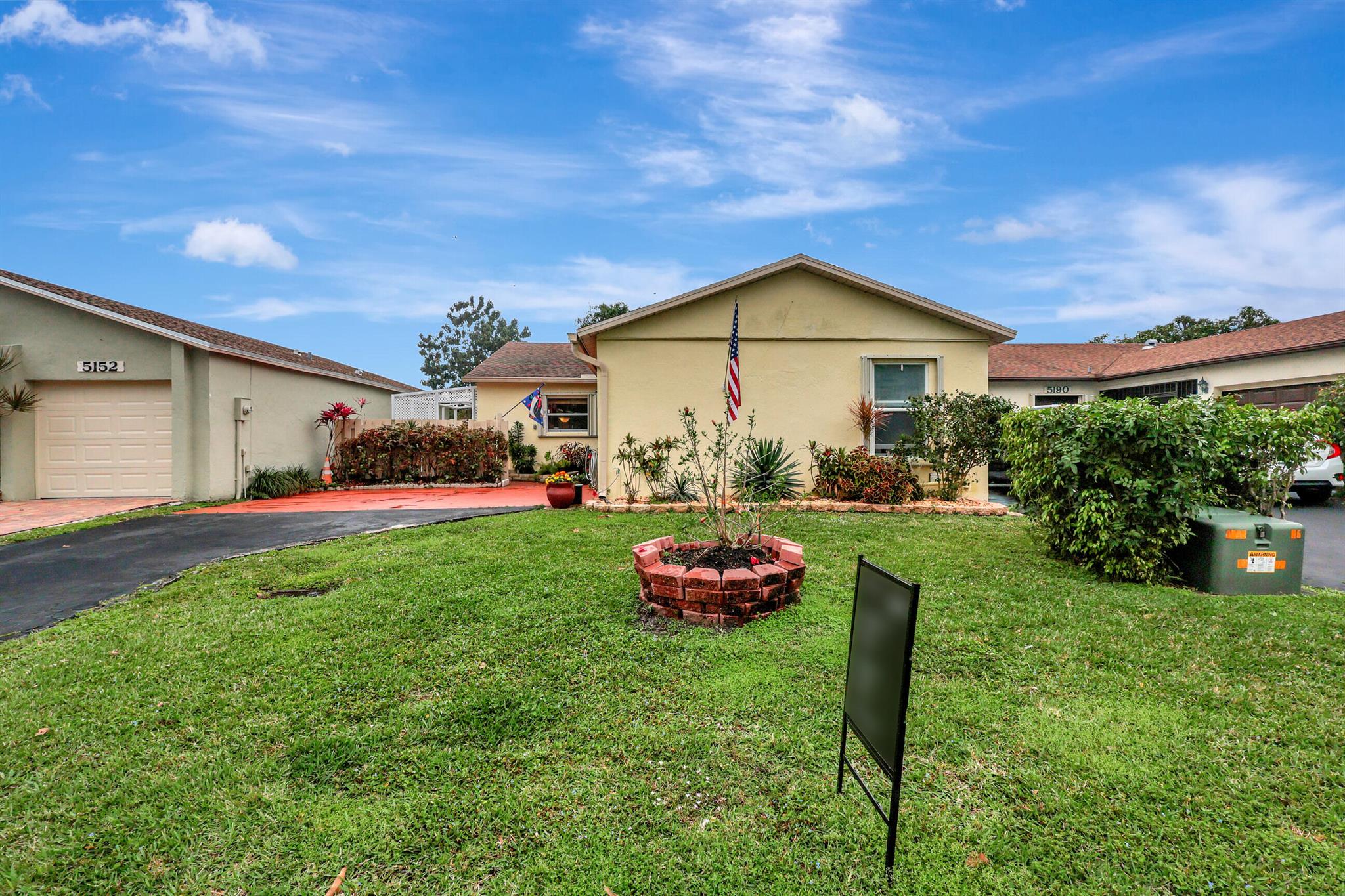 5162 Mirror Lakes Boulevard