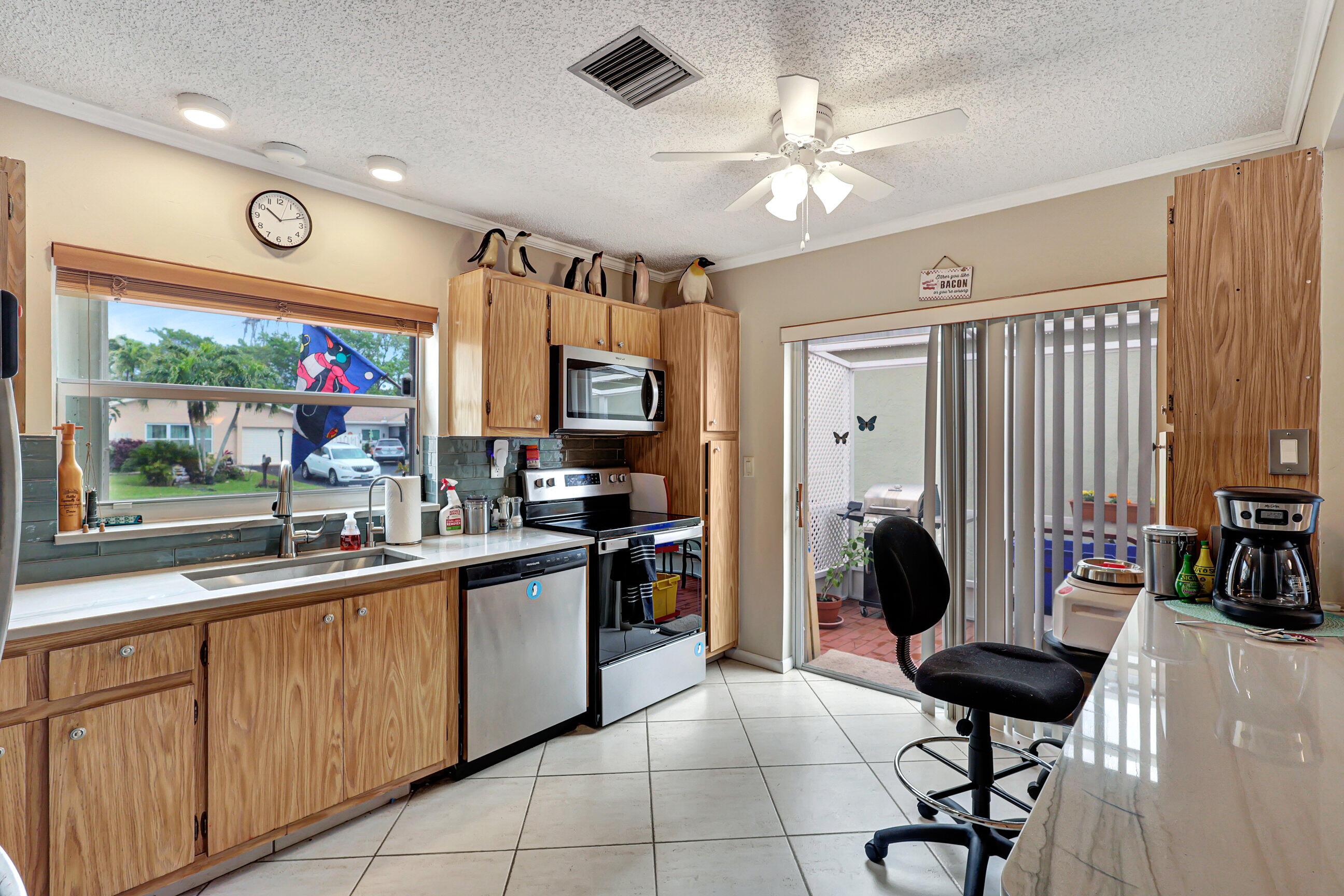 5162 Mirror Lakes Boulevard