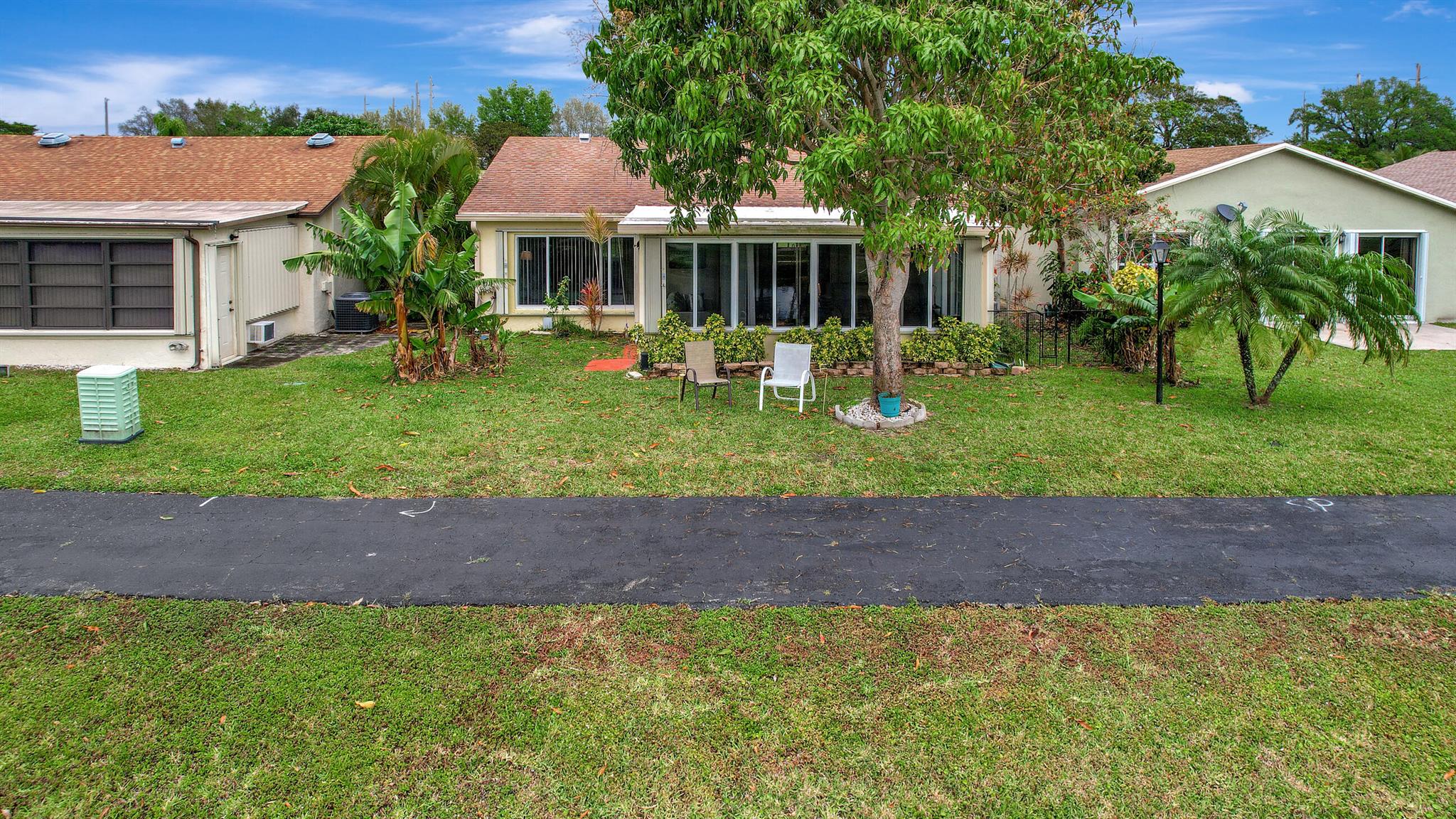 5162 Mirror Lakes Boulevard