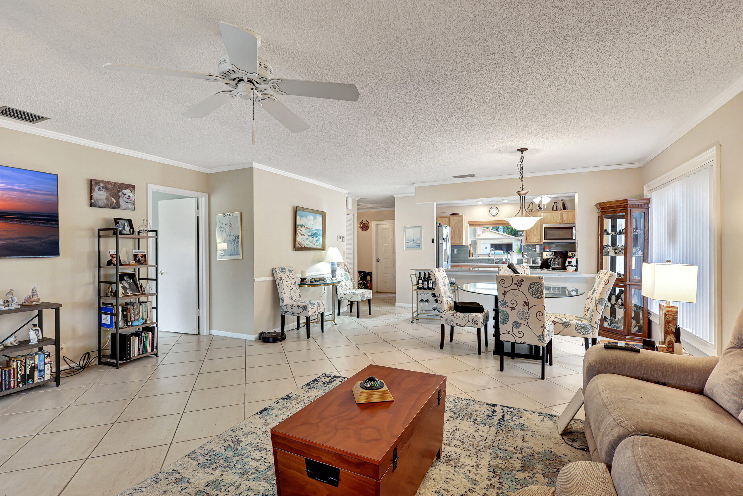 5162 Mirror Lakes Boulevard