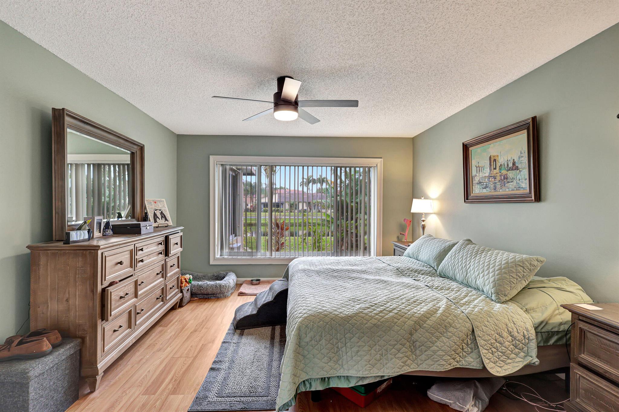 5162 Mirror Lakes Boulevard