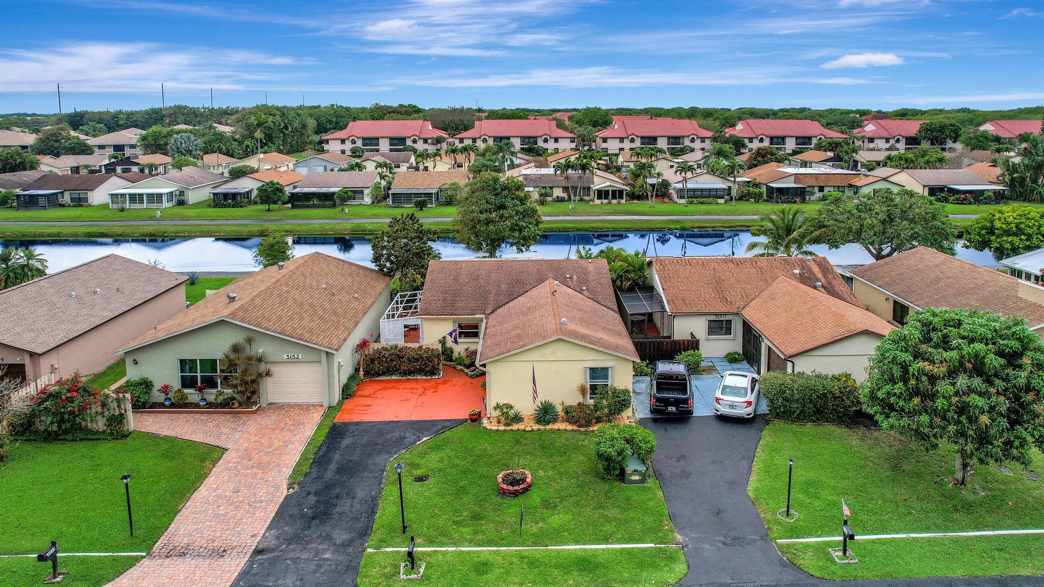 5162 Mirror Lakes Boulevard