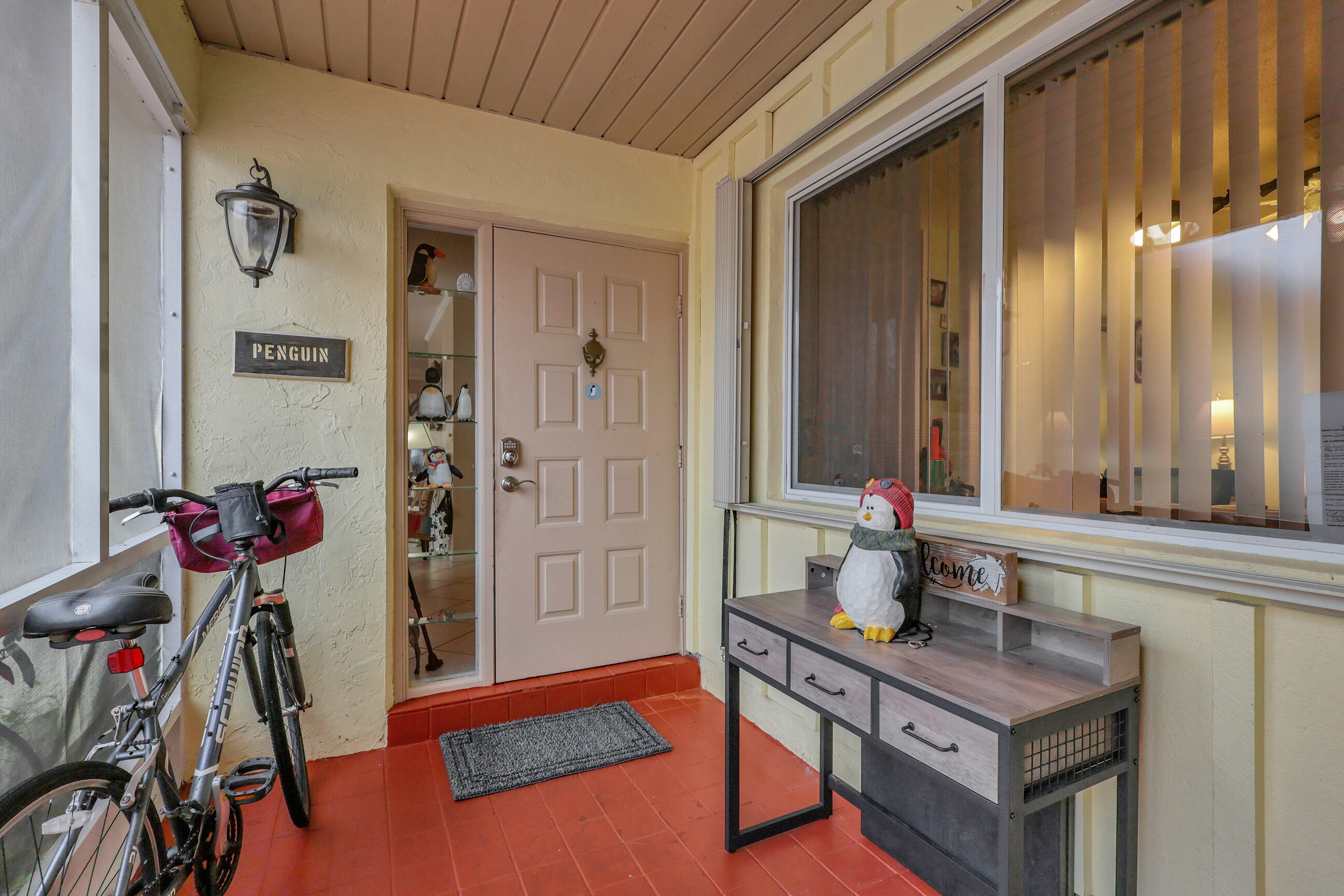 5162 Mirror Lakes Boulevard