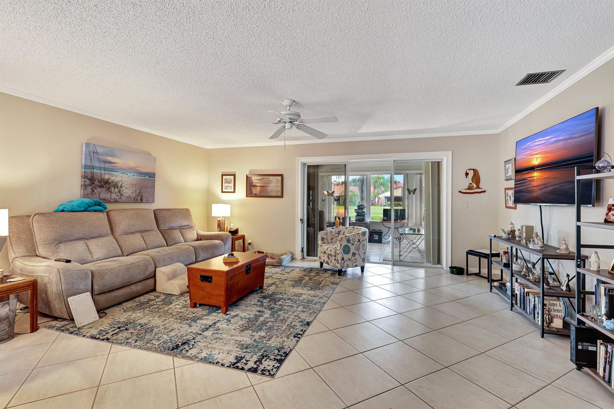 5162 Mirror Lakes Boulevard