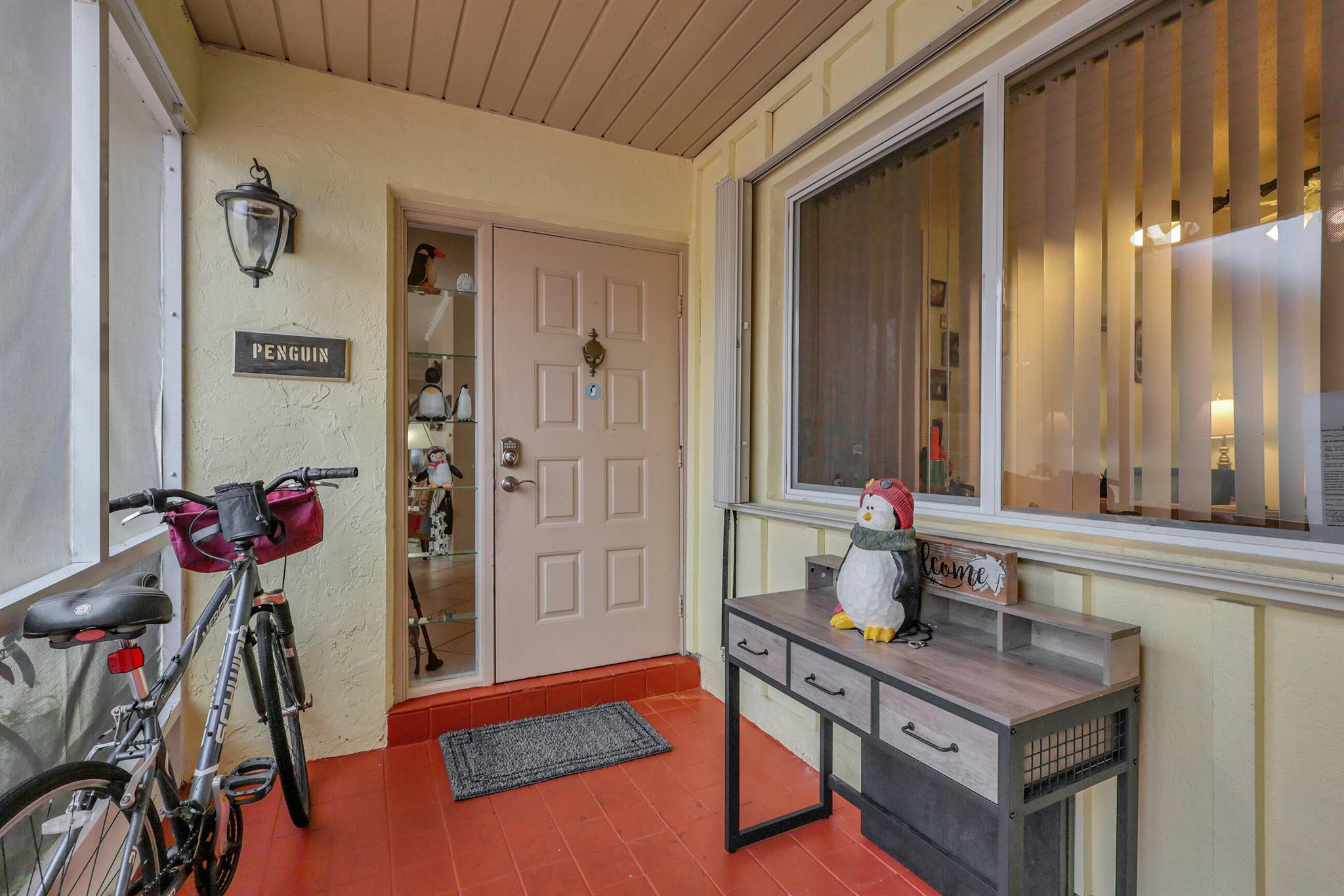 5162 Mirror Lakes Boulevard