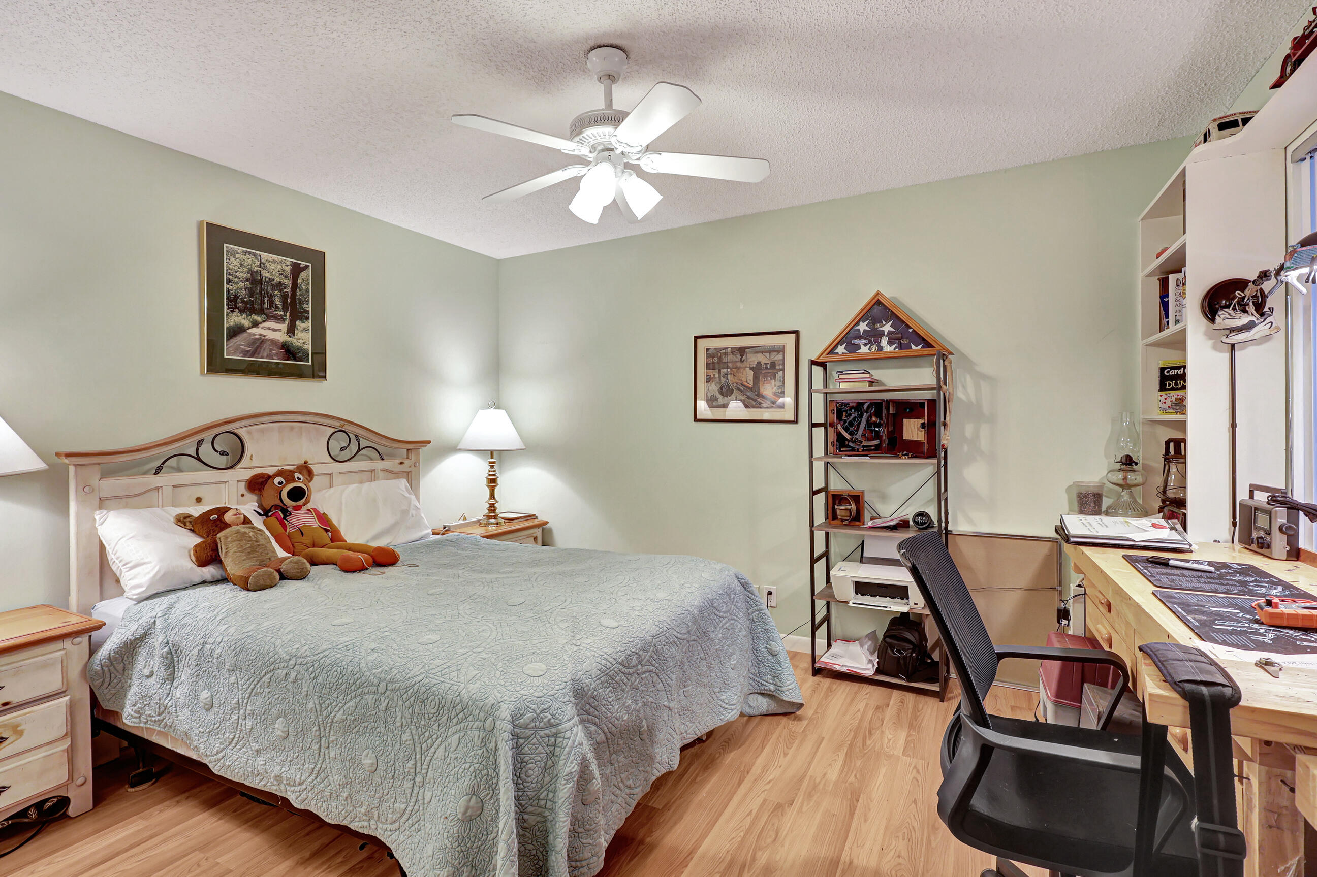 5162 Mirror Lakes Boulevard