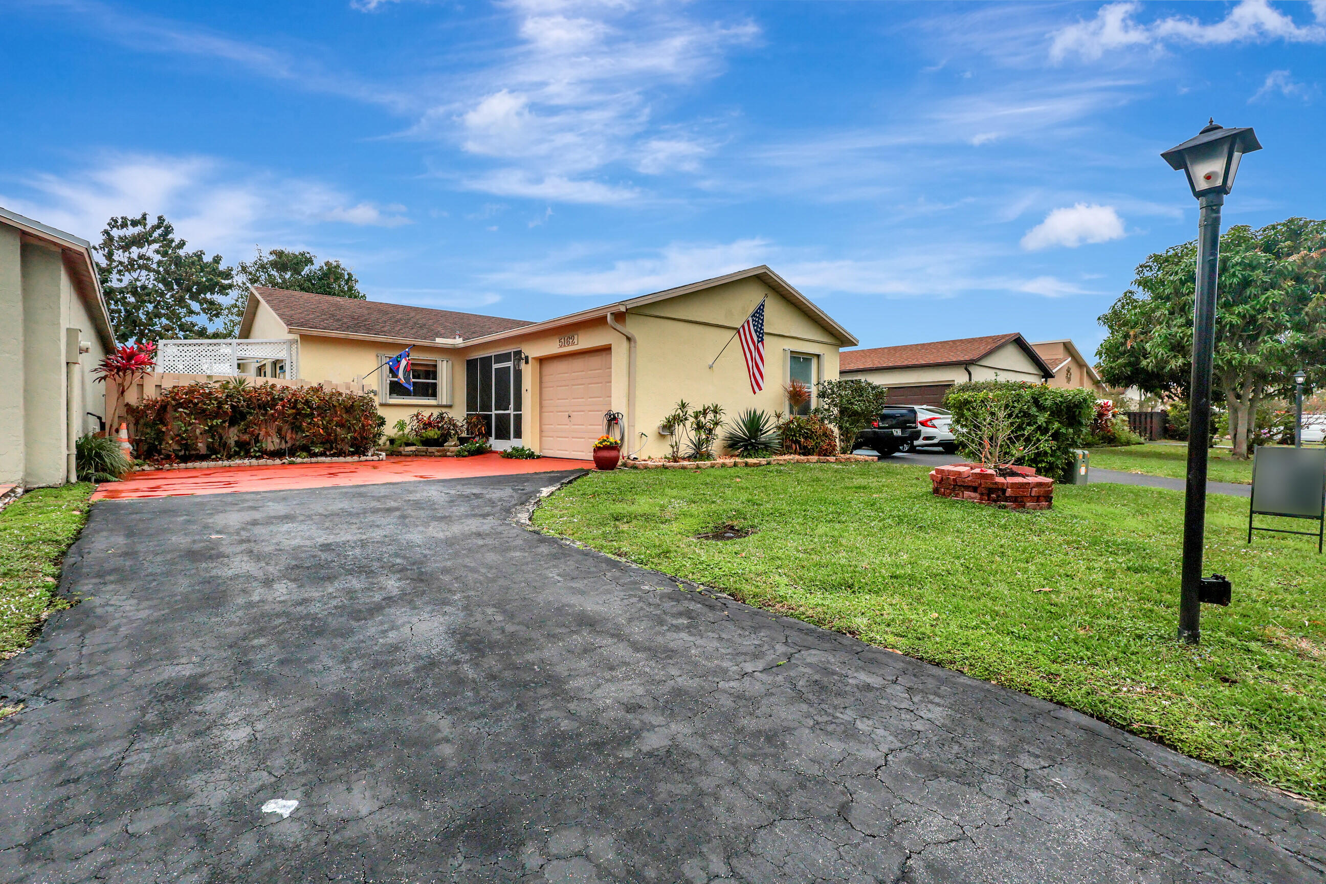 5162 Mirror Lakes Boulevard