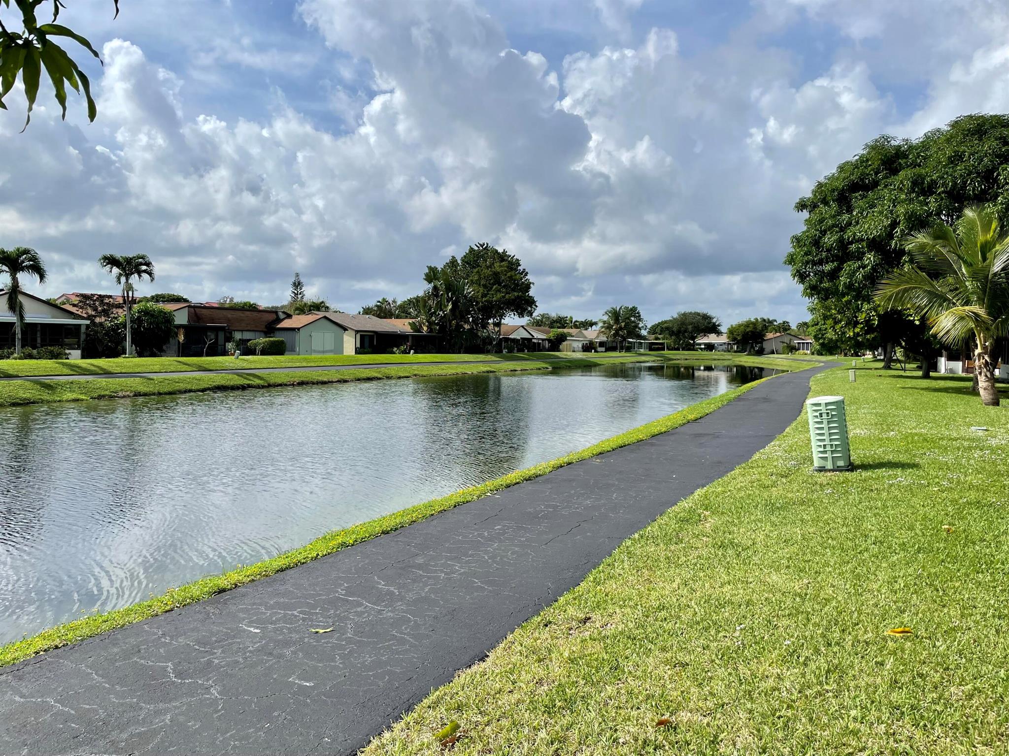 5162 Mirror Lakes Boulevard