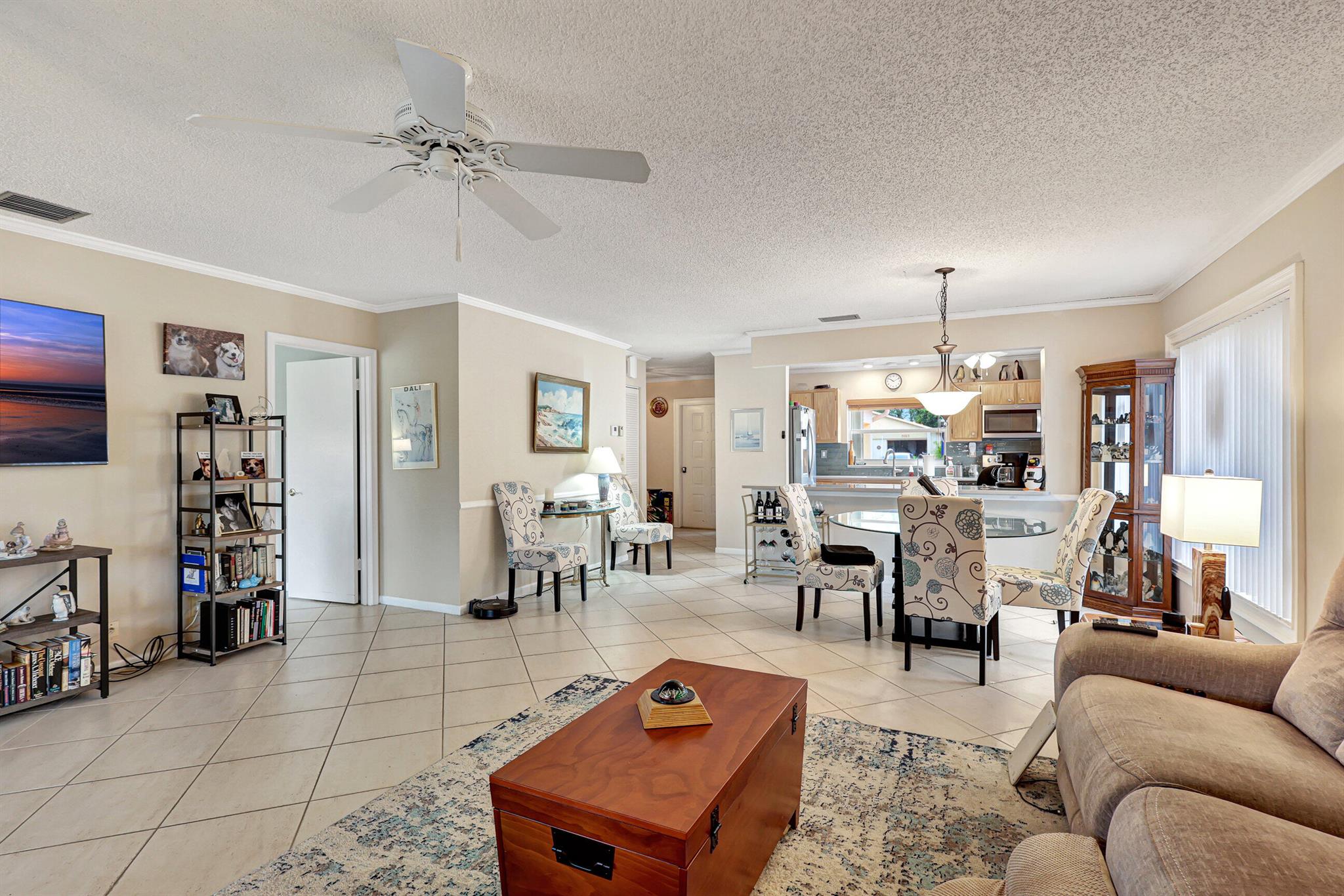 5162 Mirror Lakes Boulevard