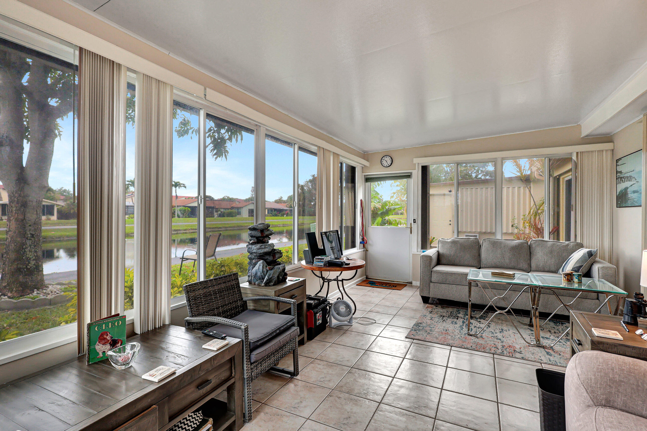 5162 Mirror Lakes Boulevard