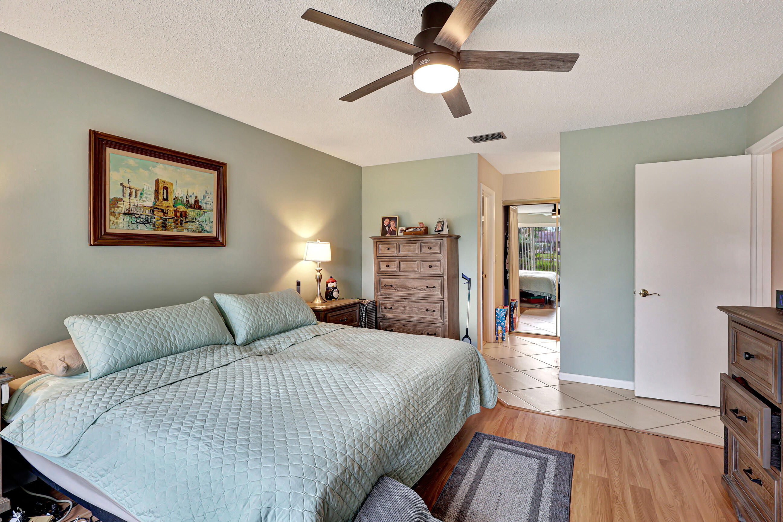 5162 Mirror Lakes Boulevard