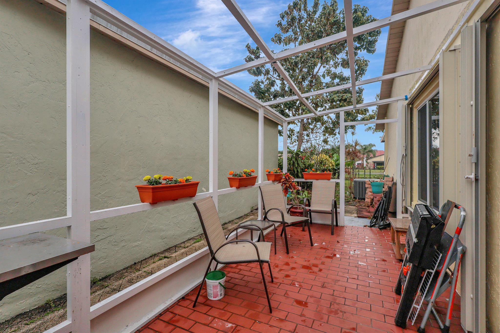 5162 Mirror Lakes Boulevard