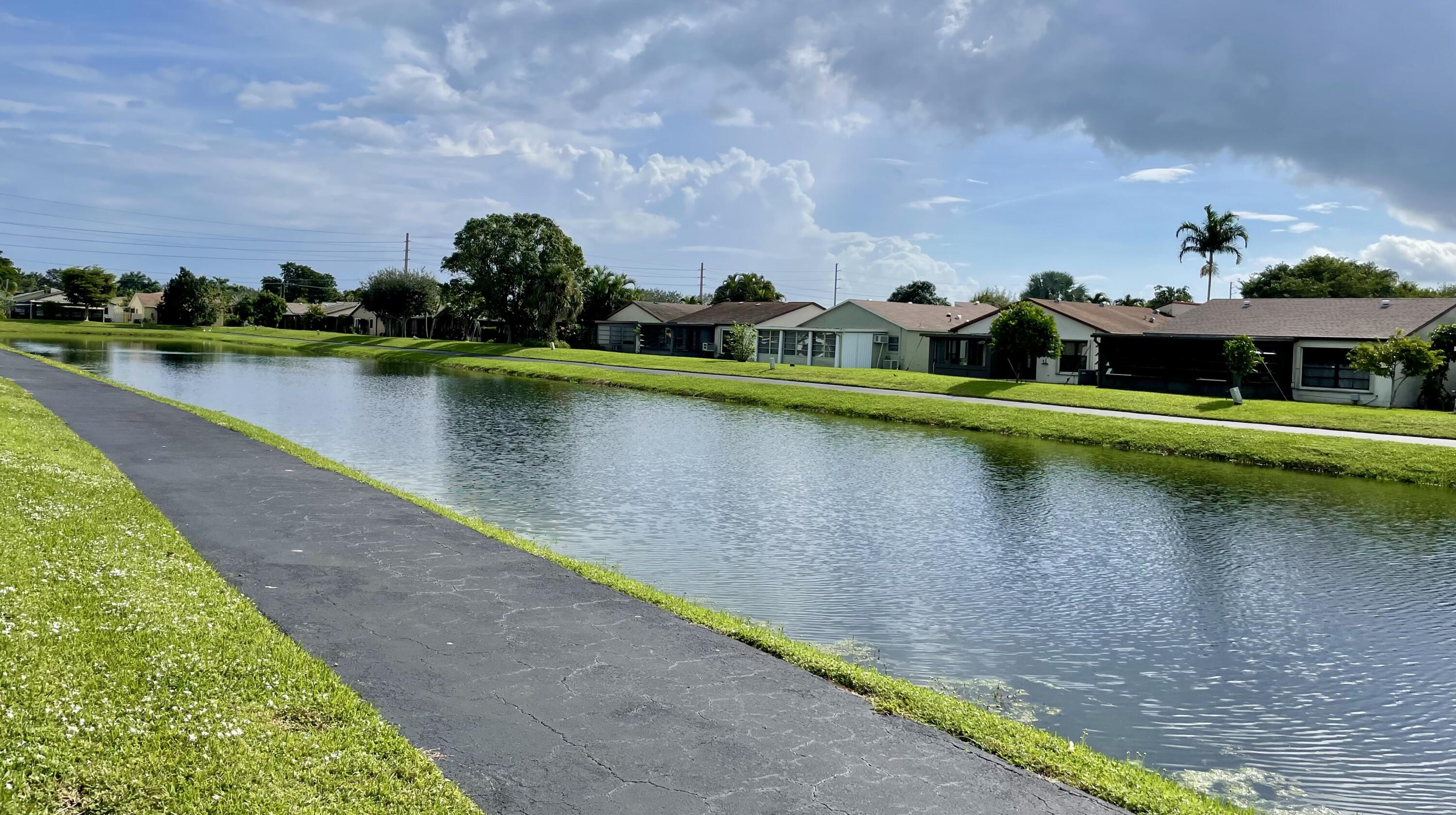 5162 Mirror Lakes Boulevard