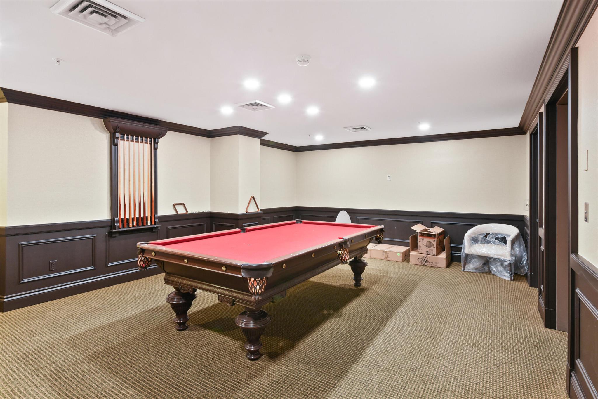 1063 Hillsboro Mile 301