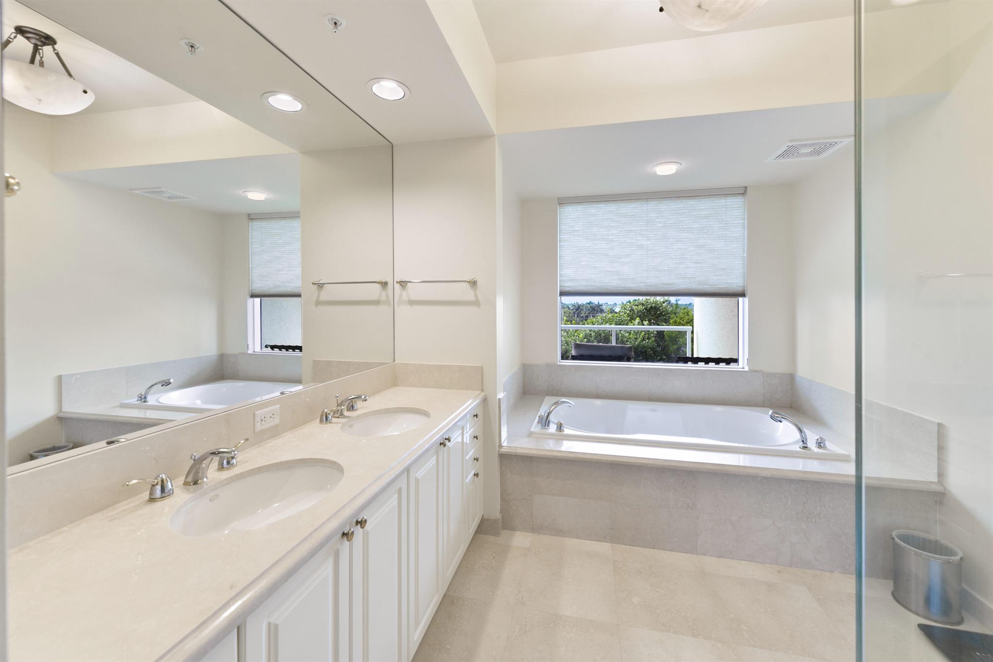 1063 Hillsboro Mile 301