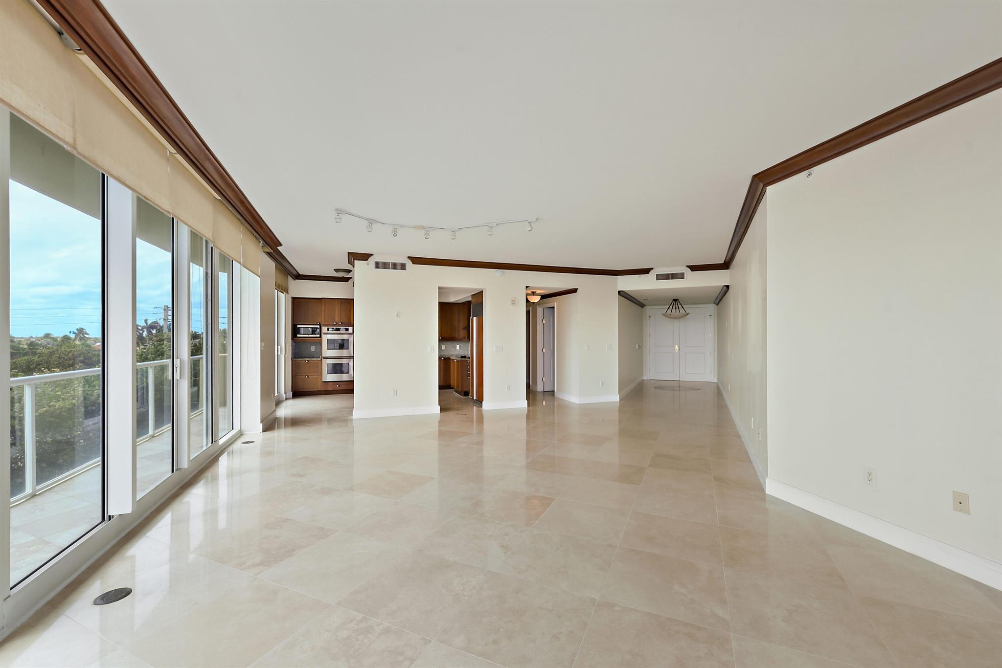 1063 Hillsboro Mile 301