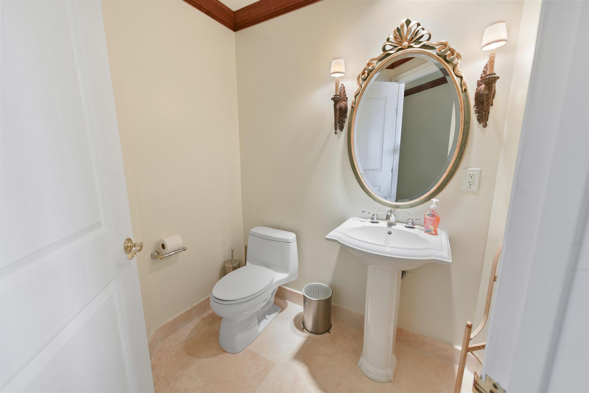 1063 Hillsboro Mile 301