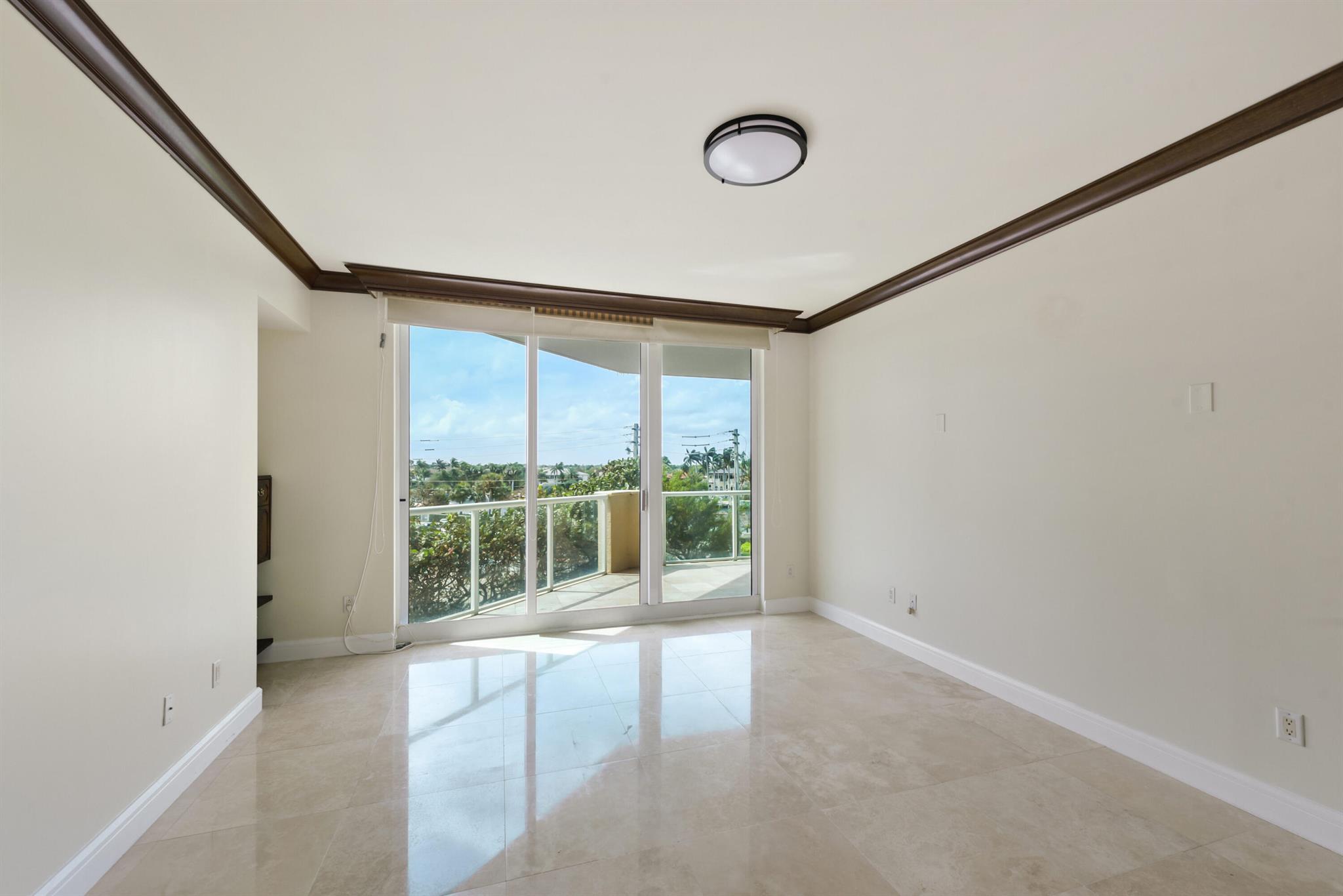 1063 Hillsboro Mile 301