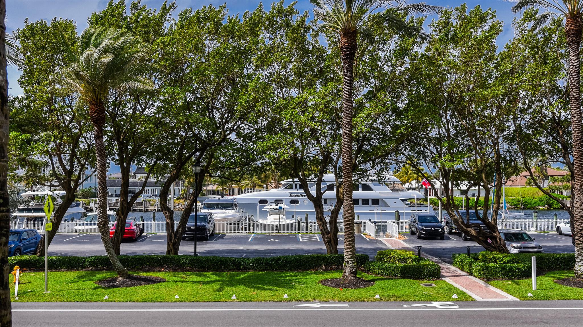 1063 Hillsboro Mile 301