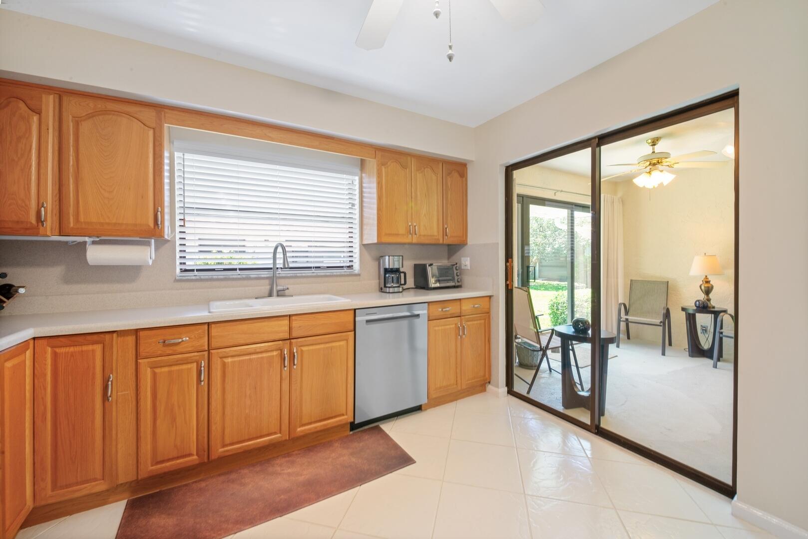 4390 Eucalyptus Tree Court B, Boynton Beach Unit: B