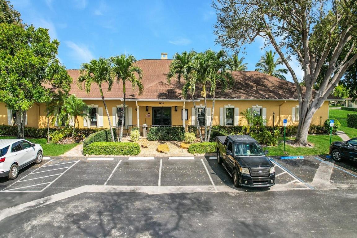 4390 Eucalyptus Tree Court B, Boynton Beach Unit: B