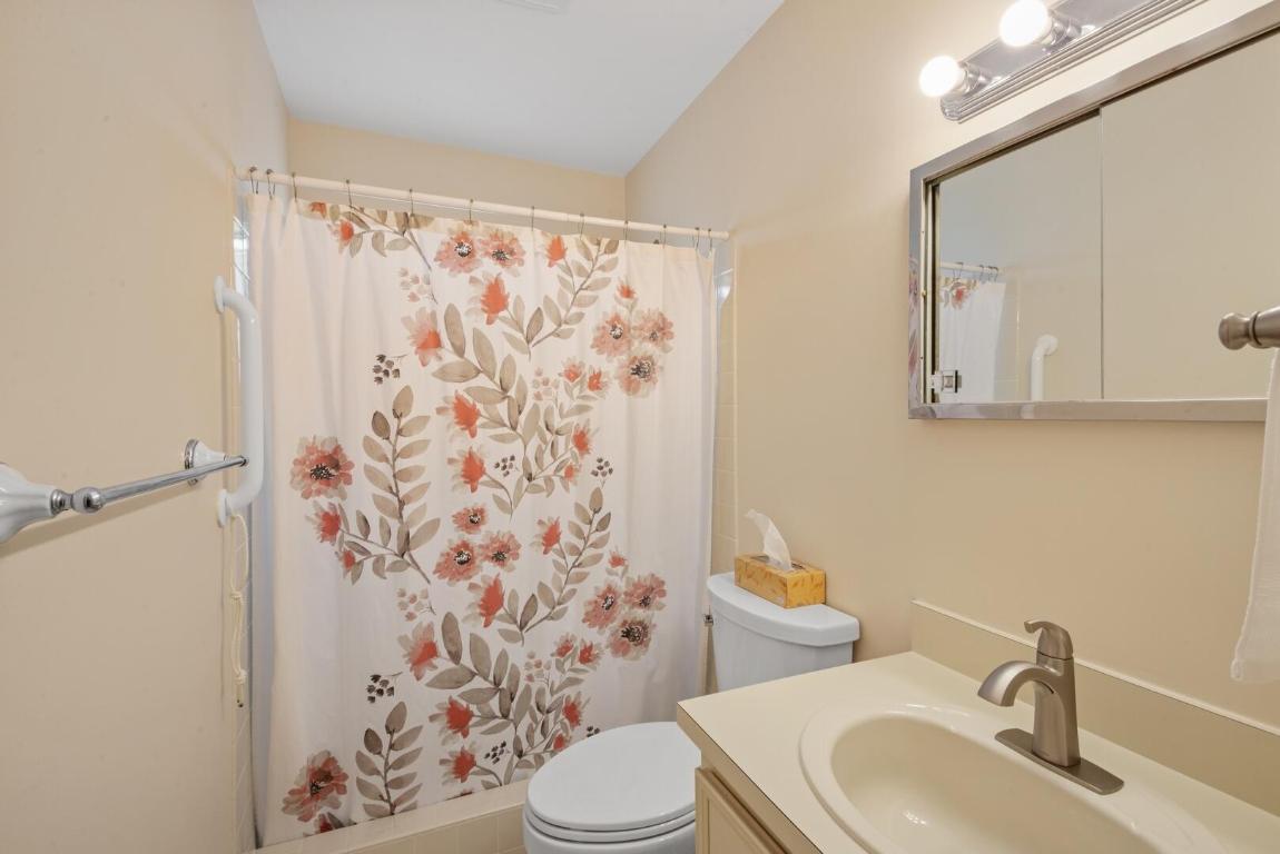 4390 Eucalyptus Tree Court B, Boynton Beach Unit: B