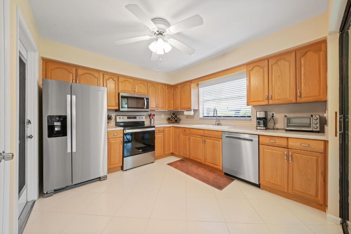 4390 Eucalyptus Tree Court B, Boynton Beach Unit: B