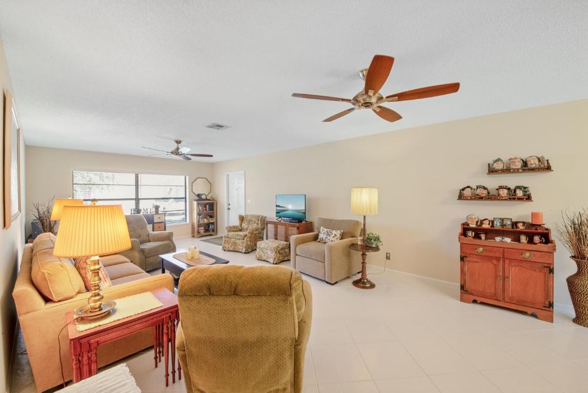 4390 Eucalyptus Tree Court B, Boynton Beach Unit: B