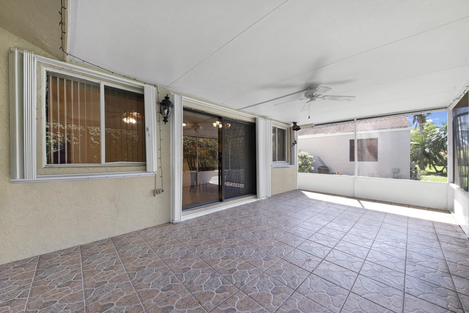 25 Hawthorne Lane, Boynton Beach