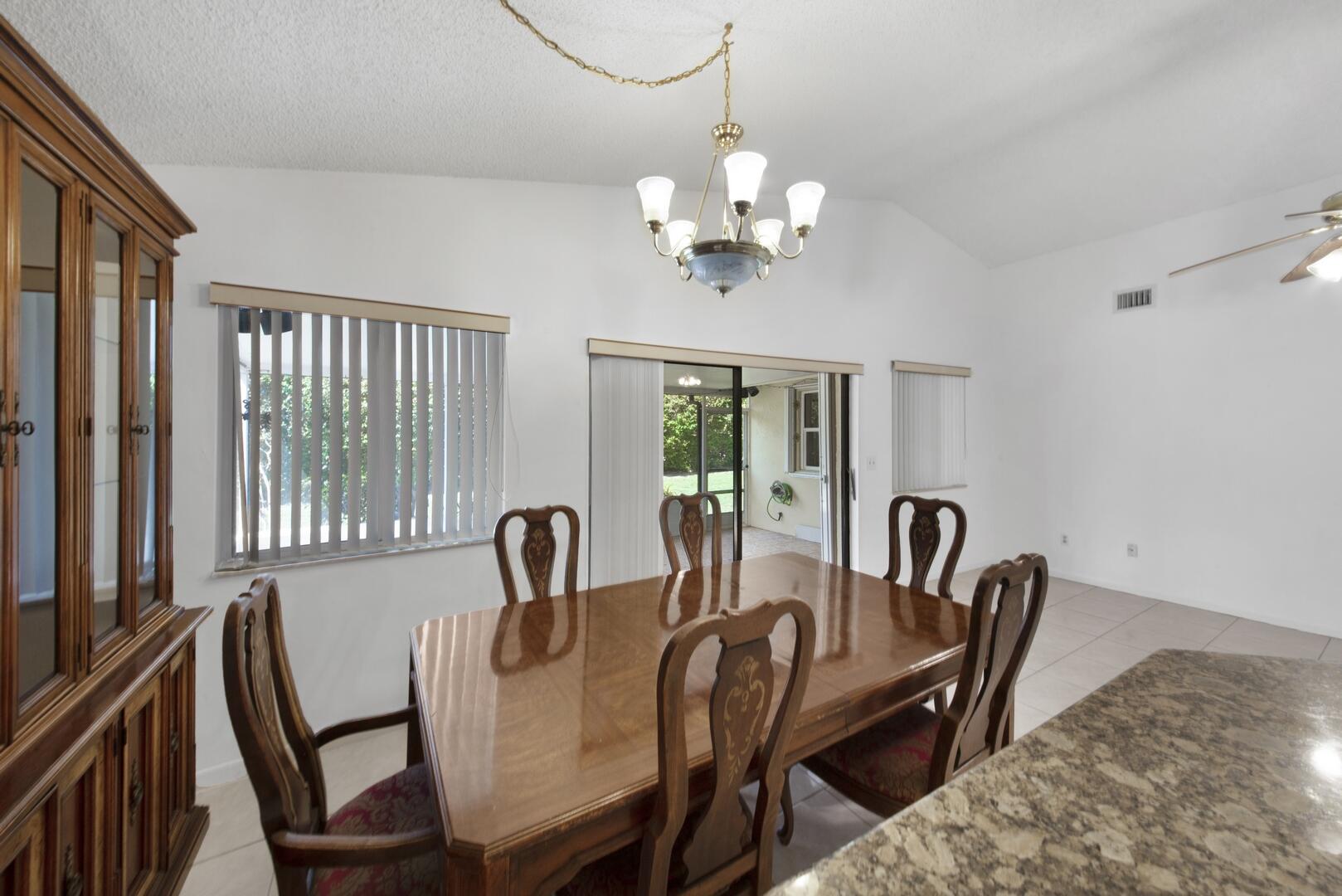 25 Hawthorne Lane, Boynton Beach