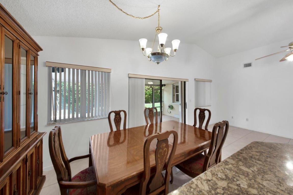 25 Hawthorne Lane, Boynton Beach