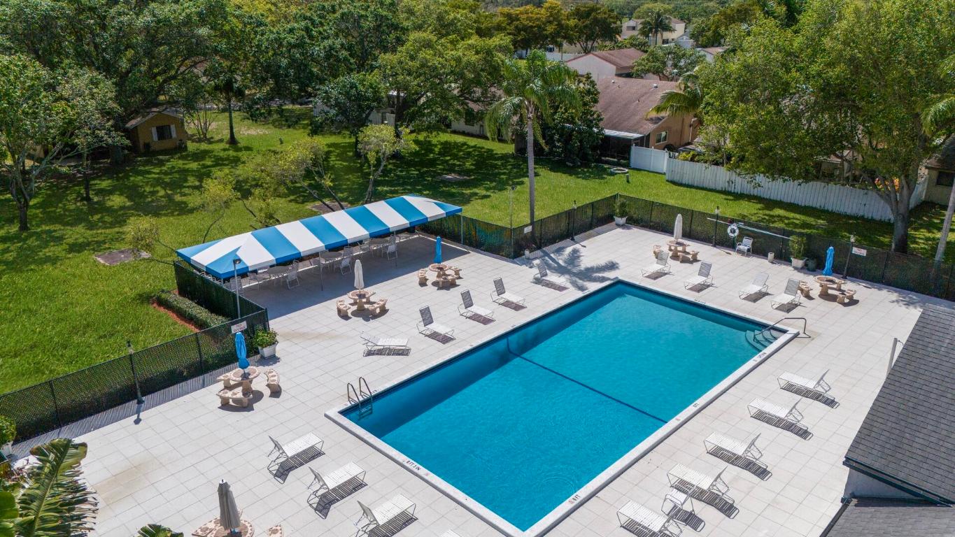 25 Hawthorne Lane, Boynton Beach