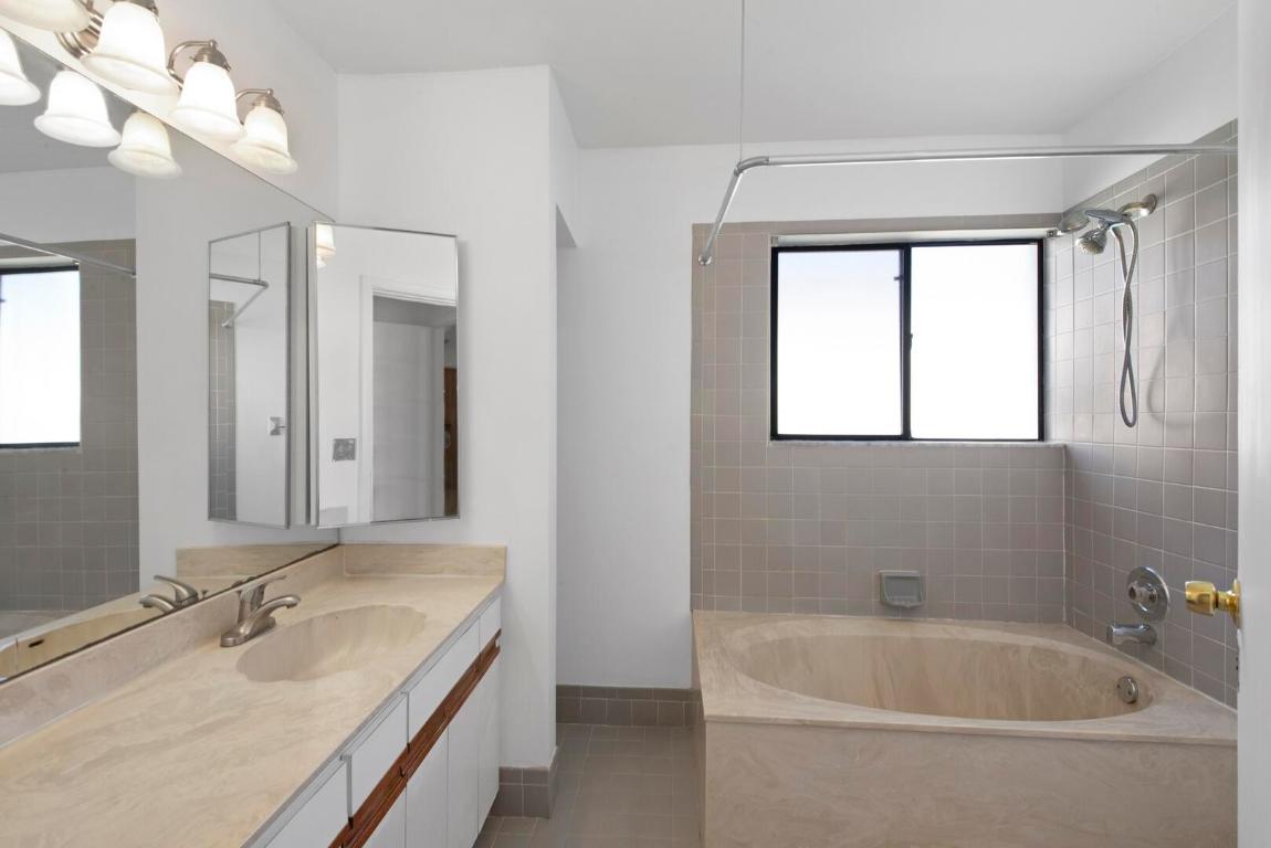 25 Hawthorne Lane, Boynton Beach