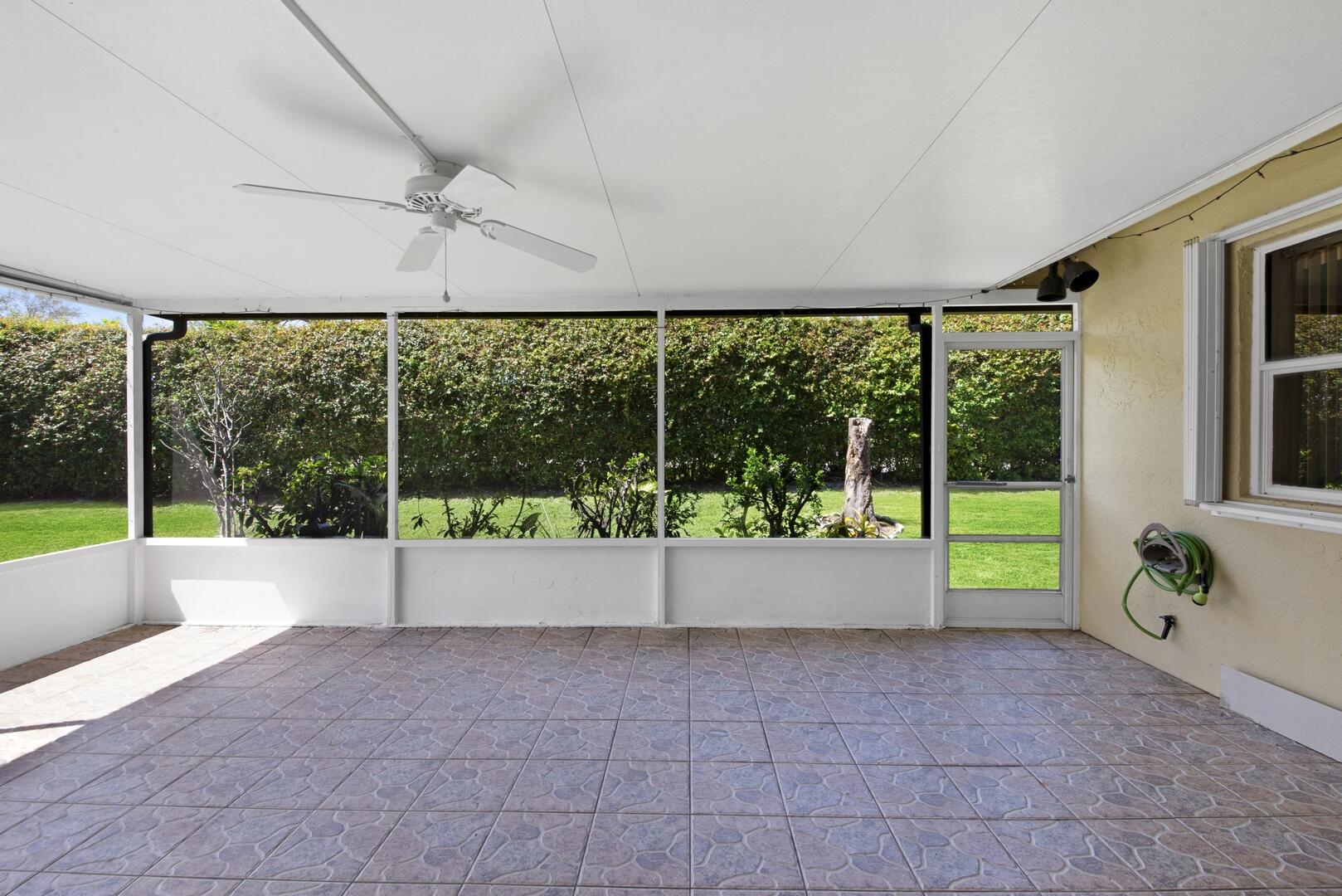 25 Hawthorne Lane, Boynton Beach