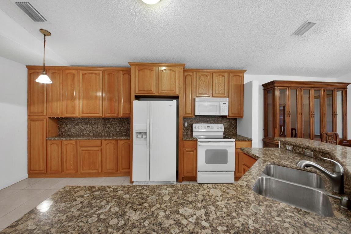 25 Hawthorne Lane, Boynton Beach