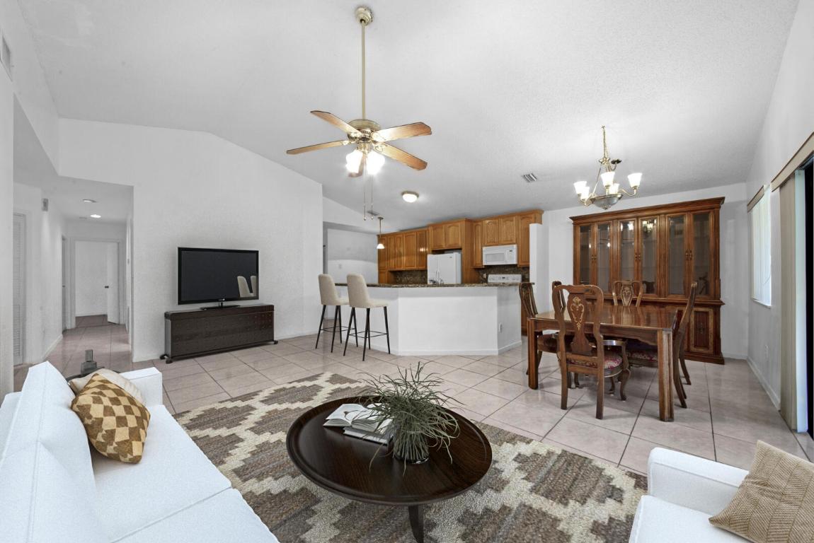 25 Hawthorne Lane, Boynton Beach