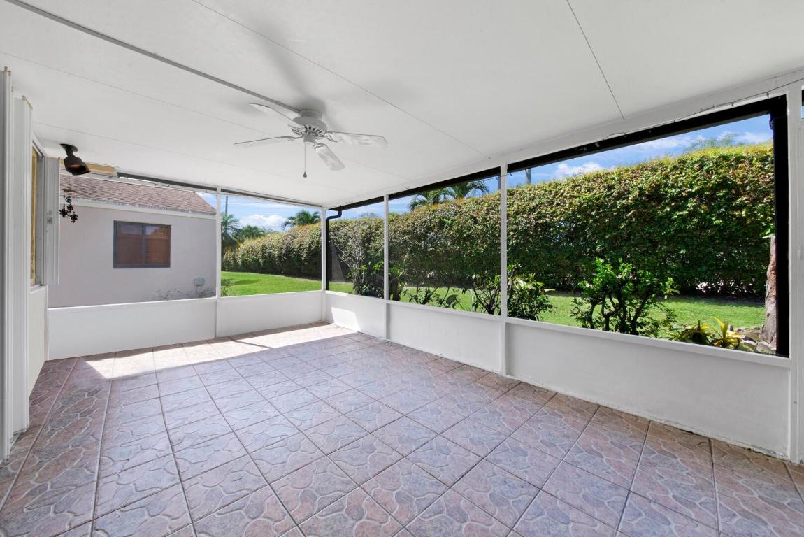 25 Hawthorne Lane, Boynton Beach