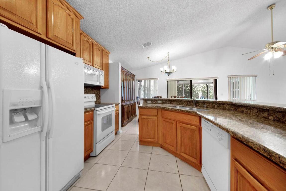 25 Hawthorne Lane, Boynton Beach