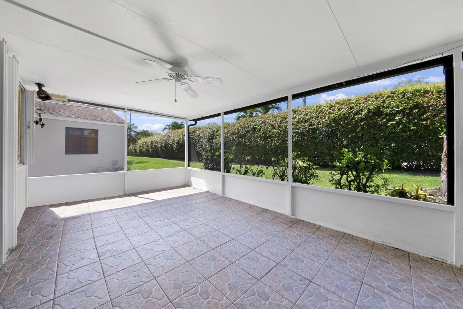 25 Hawthorne Lane, Boynton Beach