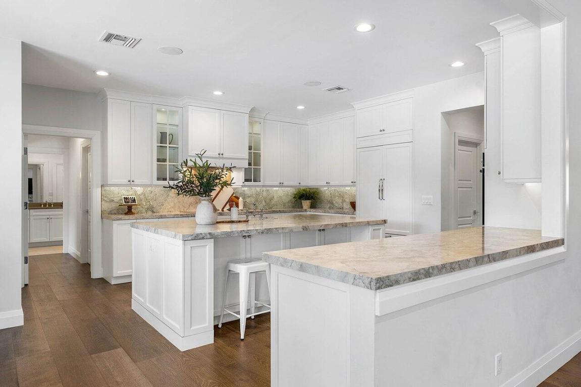 570 N Country Club Drive, Atlantis