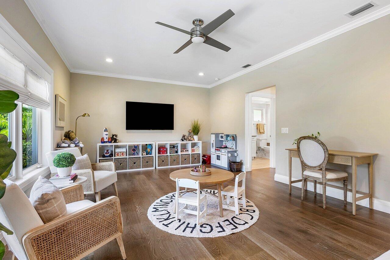 570 N Country Club Drive, Atlantis