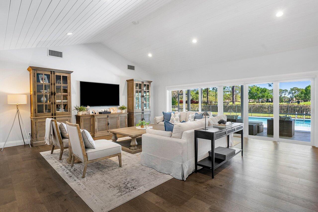 570 N Country Club Drive, Atlantis