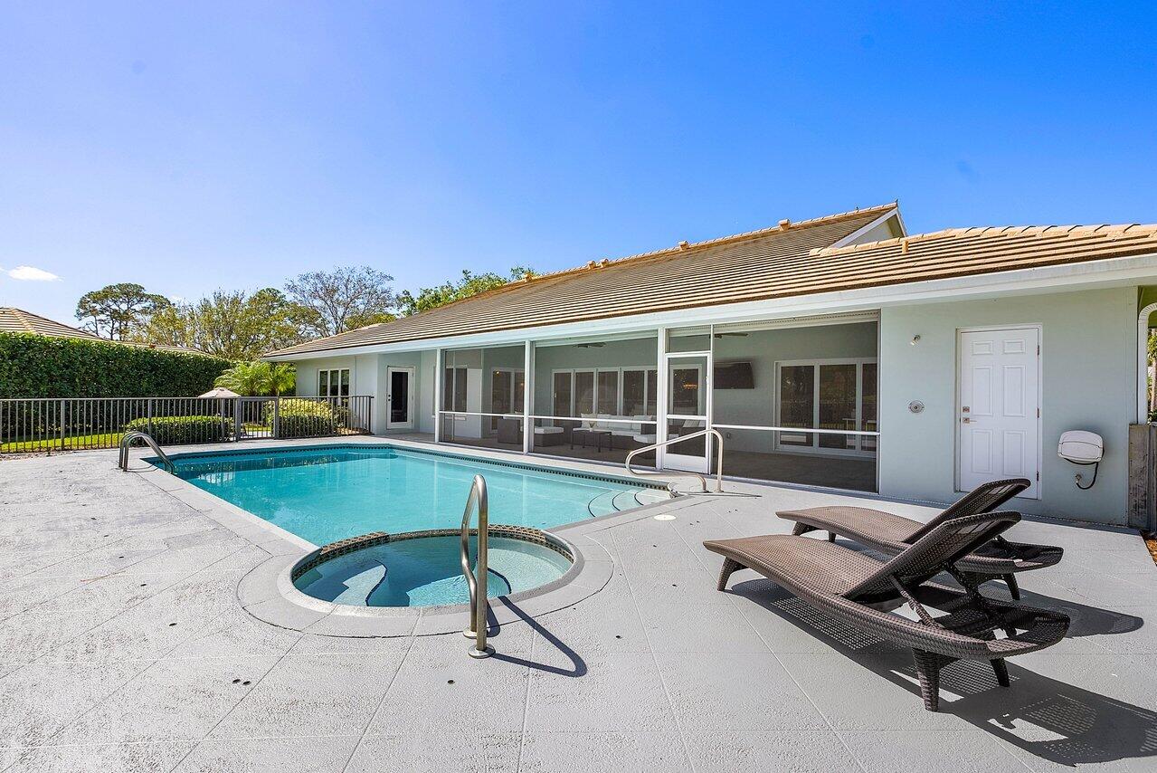 570 N Country Club Drive, Atlantis