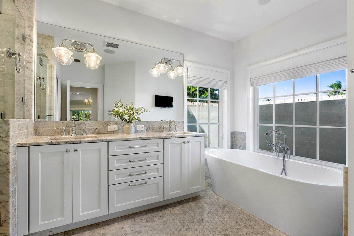 570 N Country Club Drive, Atlantis