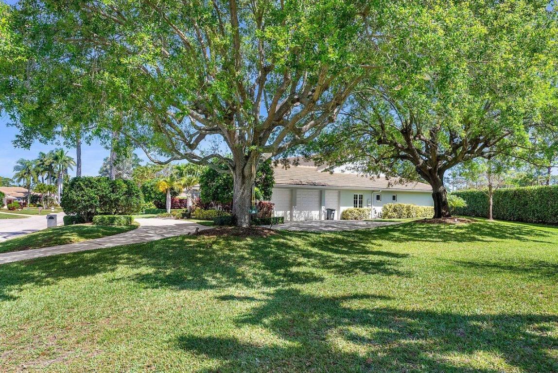 570 N Country Club Drive, Atlantis